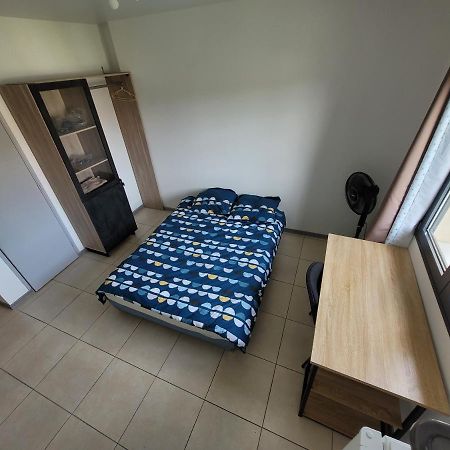 Residence De La Gare, Chambre Meublee Лонжюмо Экстерьер фото