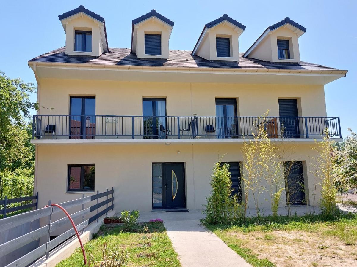 Residence De La Gare, Chambre Meublee Лонжюмо Экстерьер фото