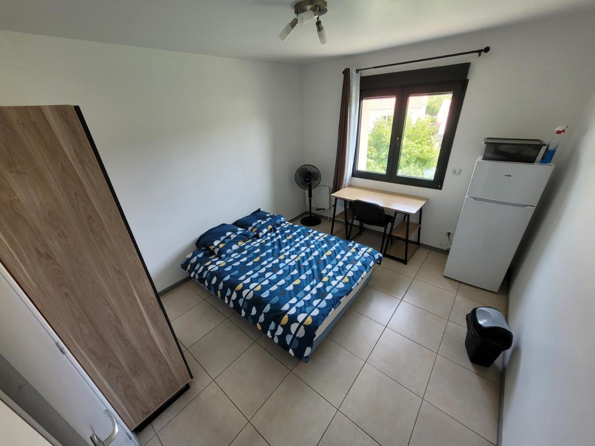 Residence De La Gare, Chambre Meublee Лонжюмо Экстерьер фото