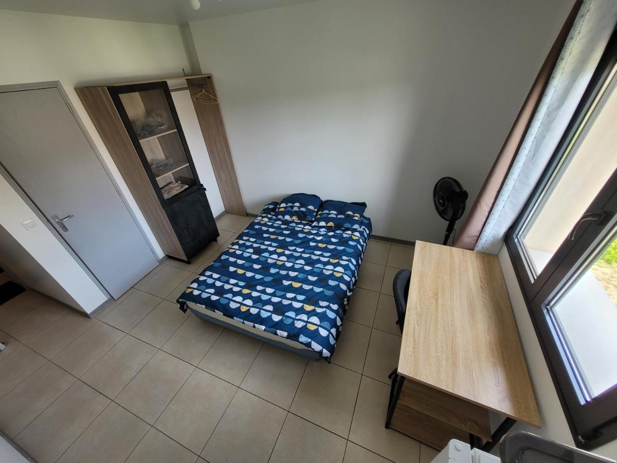 Residence De La Gare, Chambre Meublee Лонжюмо Экстерьер фото